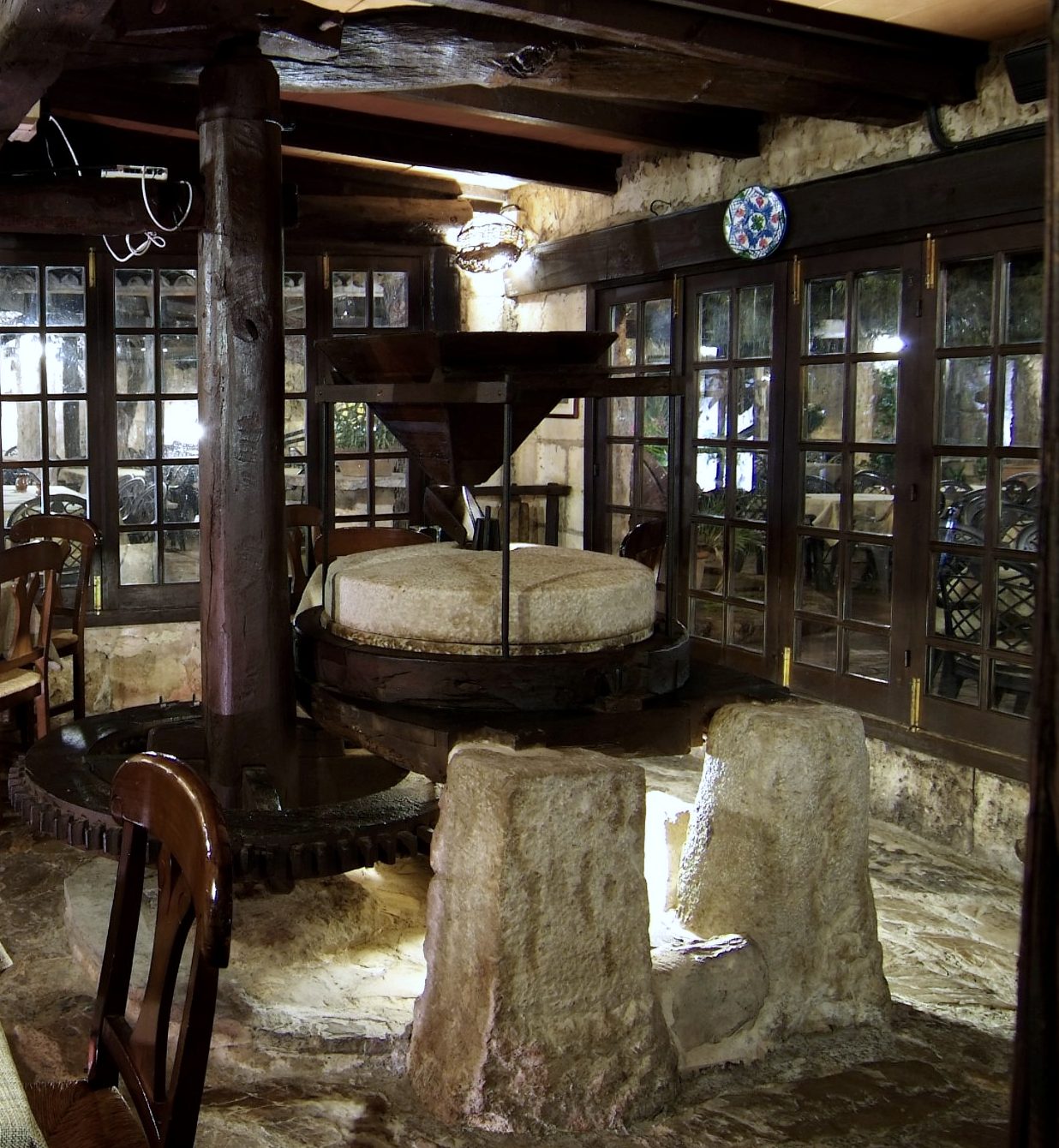 El Molí de sang de Sa Farinera, con su muela de piedra y el eje de madera